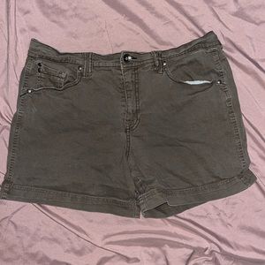 Gloria Vanderbilt women’s shorts